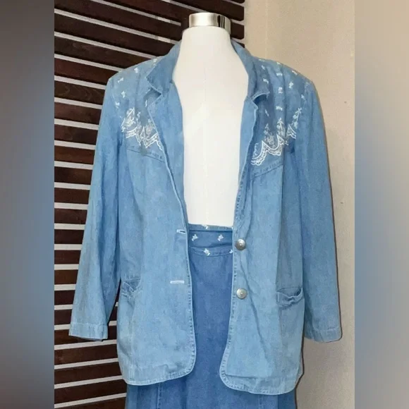 1980s Vintage White Embroidered Blue Denim Button Front Coverup Jacket w/Pockets - Picture 2 of 5